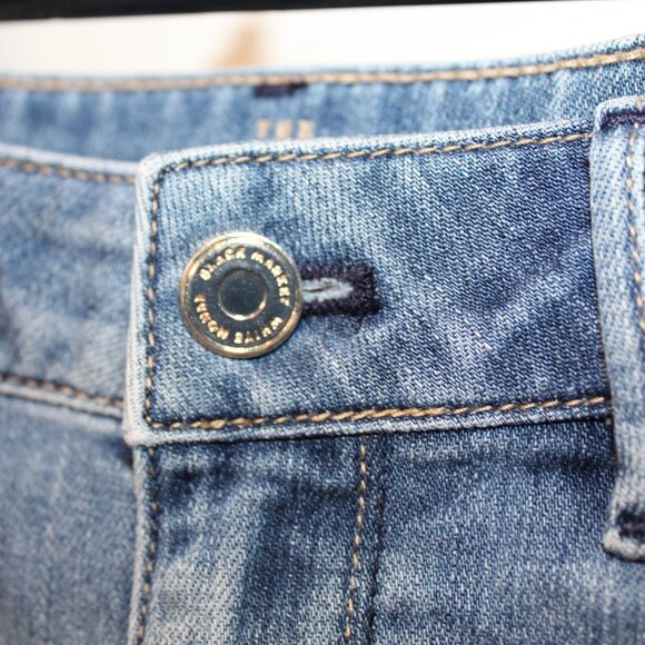 WHBM Custom Distress Denim “The Short” w/Floral Embroidered Applique - Picture 5 of 9